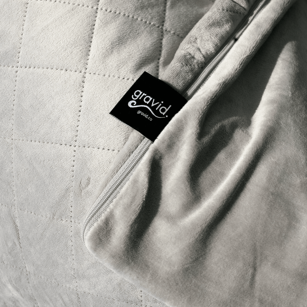 UltraPlush Weighted Blanket - Size: TWIN 60x80 Weight: 15 lb Colour: Grey by Gravid